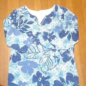 High Fifth Blue Floral Half Sleeve Tunic Top Accent VNeck Size L